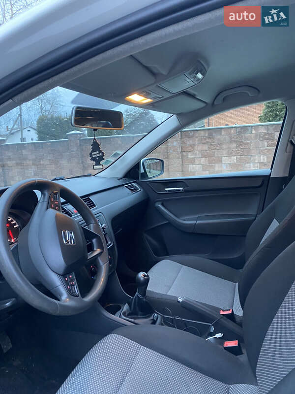 Хэтчбек SEAT Toledo 2013 в Остроге