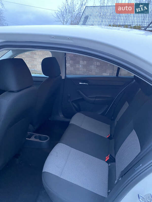 Хэтчбек SEAT Toledo 2013 в Остроге