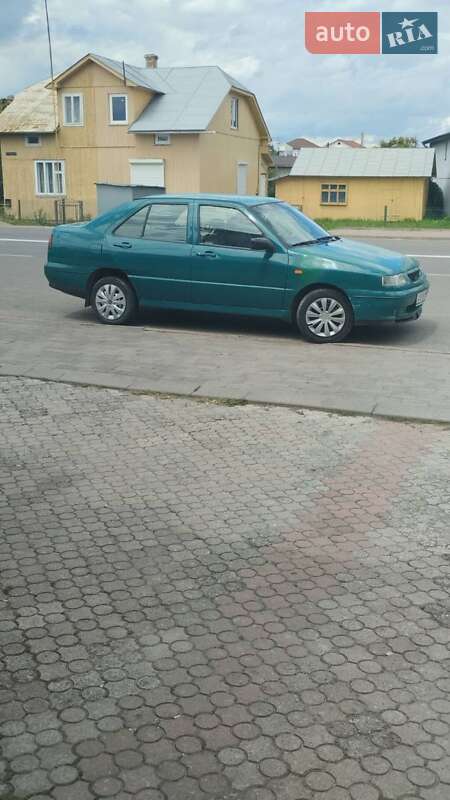 Седан SEAT Toledo 1996 в Брошневе-Осаде