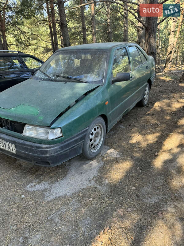 Седан SEAT Toledo 1995 в Десне