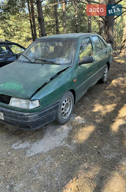 Седан SEAT Toledo 1995 в Десне