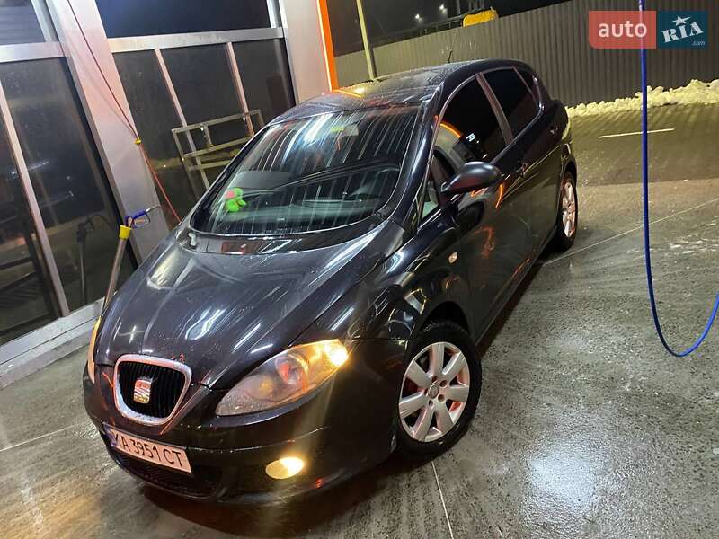 Хэтчбек SEAT Toledo 2008 в Киеве