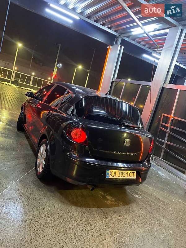 Хэтчбек SEAT Toledo 2008 в Киеве