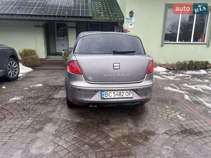 Хэтчбек SEAT Toledo 2005 в Шептицькому