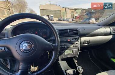 Седан SEAT Toledo 2003 в 