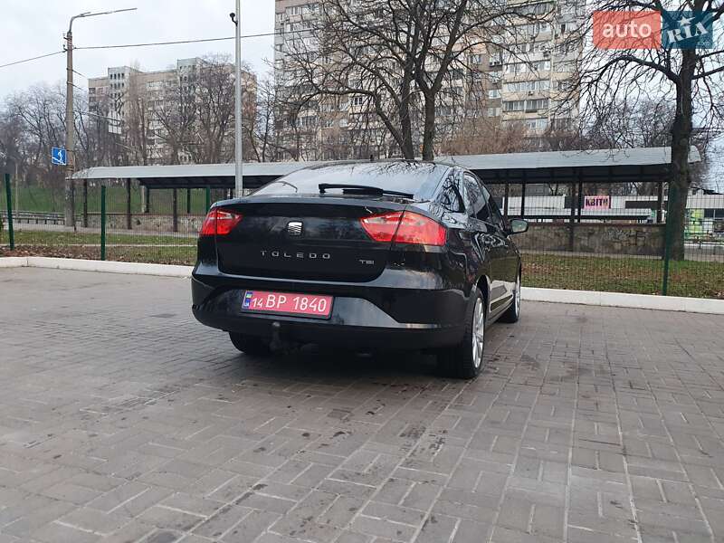 Лифтбек SEAT Toledo 2013 в Киеве