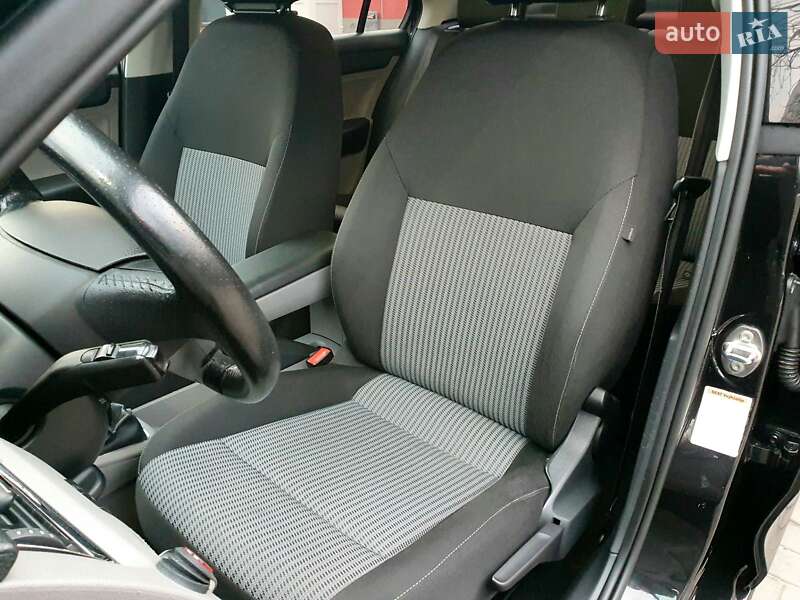 Лифтбек SEAT Toledo 2013 в Киеве