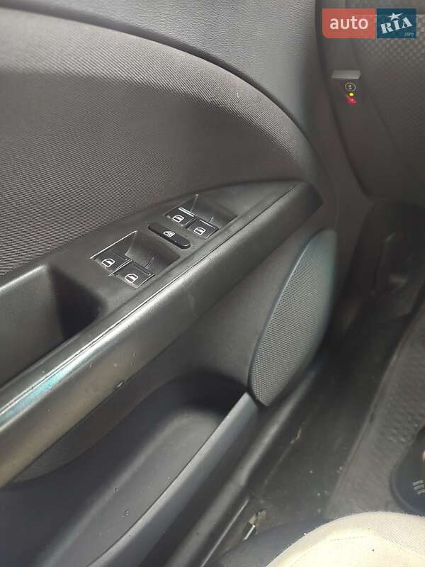 Хетчбек SEAT Toledo 2008 в Дніпрі
