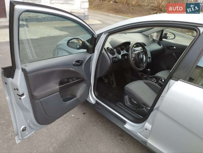 Хэтчбек SEAT Toledo 2008 в Каневе