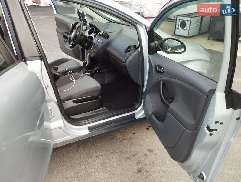 Хэтчбек SEAT Toledo 2008 в Каневе