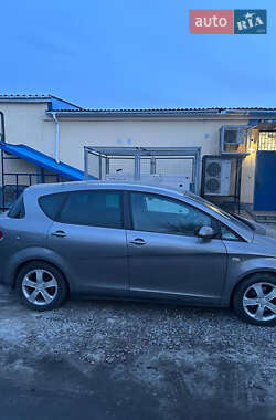 Хэтчбек SEAT Toledo 2005 в 