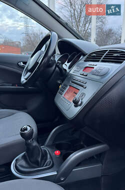 Хэтчбек SEAT Toledo 2006 в 