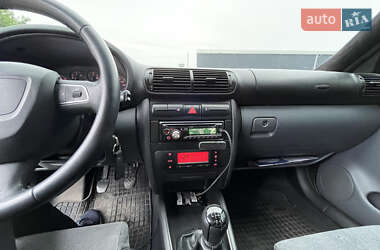 Седан SEAT Toledo 2001 в 