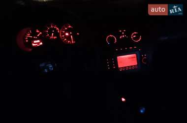 Хэтчбек SEAT Toledo 2005 в 