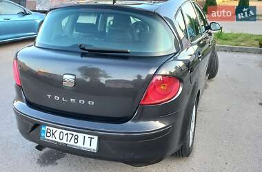 Хэтчбек SEAT Toledo 2005 в 