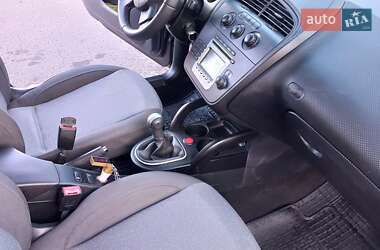Хэтчбек SEAT Toledo 2005 в 