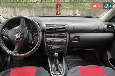 Седан SEAT Toledo 2004 в 