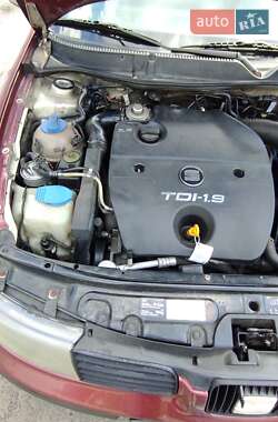 Седан SEAT Toledo 2003 в 