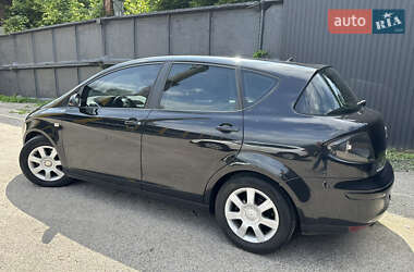 Хэтчбек SEAT Toledo 2005 в 