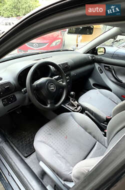 Седан SEAT Toledo 2000 в 