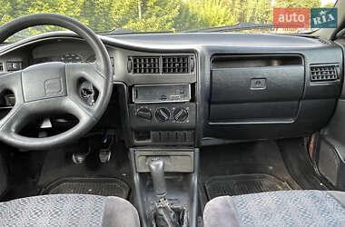 Седан SEAT Toledo 1995 в 