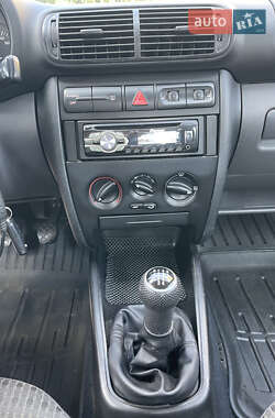 Седан SEAT Toledo 2003 в 