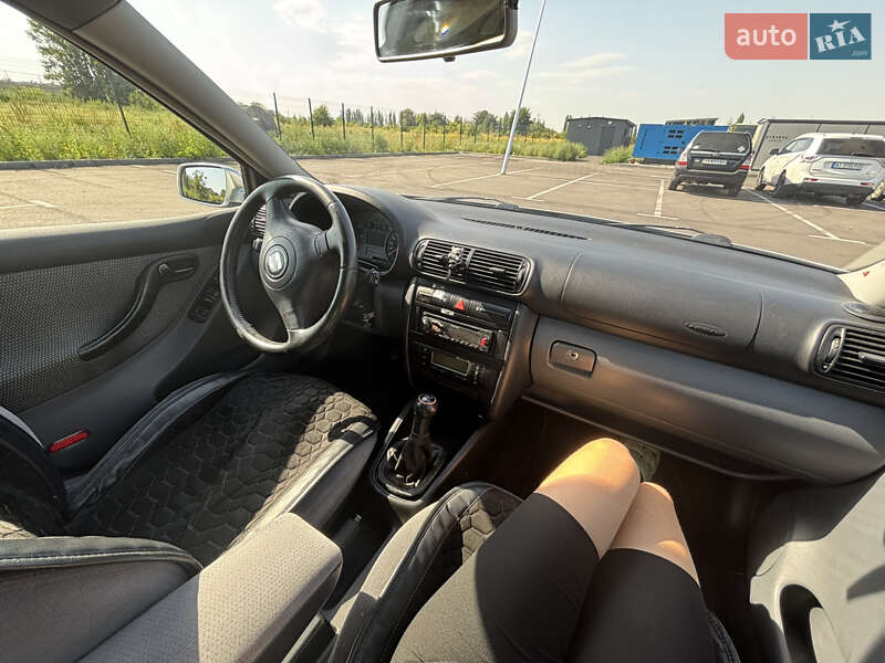 Седан SEAT Toledo 2001 в Звенигородці