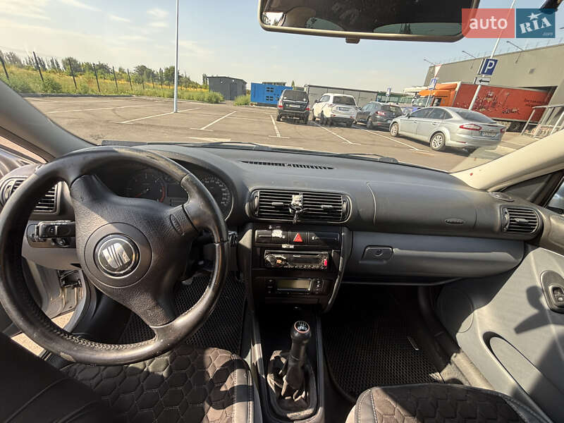 Седан SEAT Toledo 2001 в Звенигородці