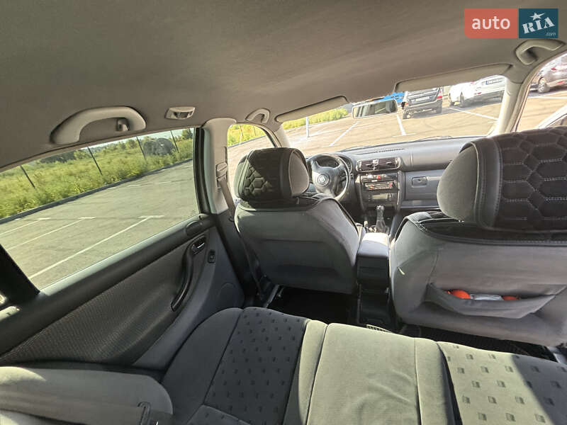 Седан SEAT Toledo 2001 в Звенигородці