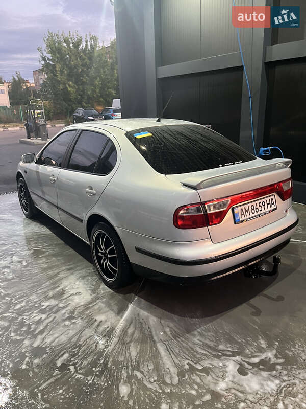 Седан SEAT Toledo 2000 в Коростене