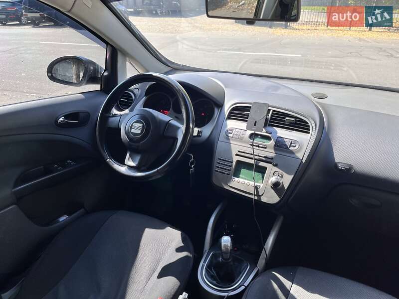 Хэтчбек SEAT Toledo 2004 в Киеве