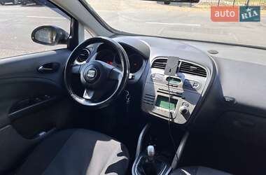 Хэтчбек SEAT Toledo 2004 в 