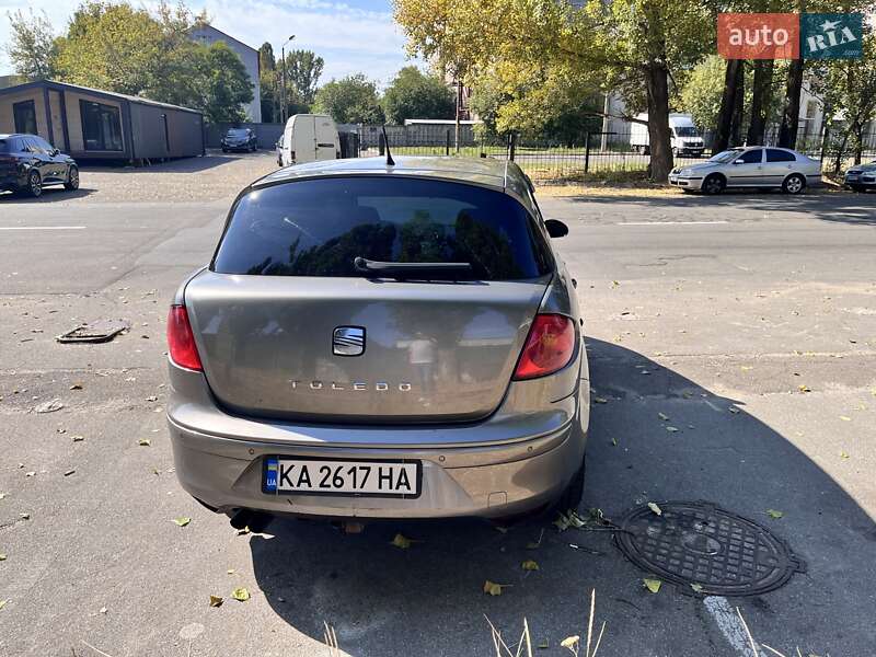 Хэтчбек SEAT Toledo 2004 в Киеве