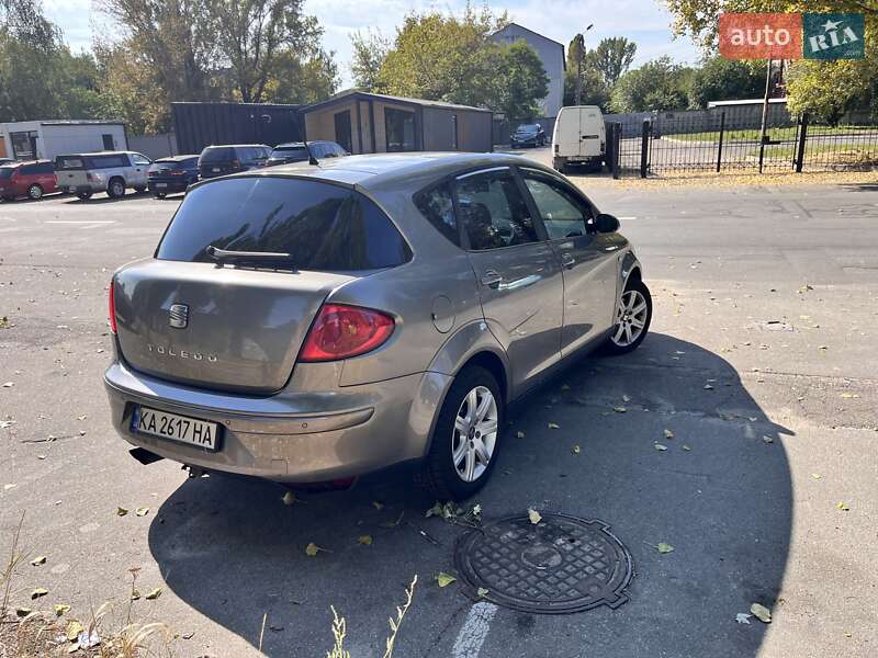 Хэтчбек SEAT Toledo 2004 в Киеве