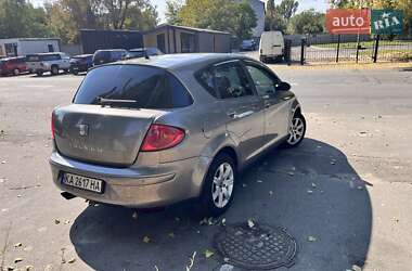 Хэтчбек SEAT Toledo 2004 в 