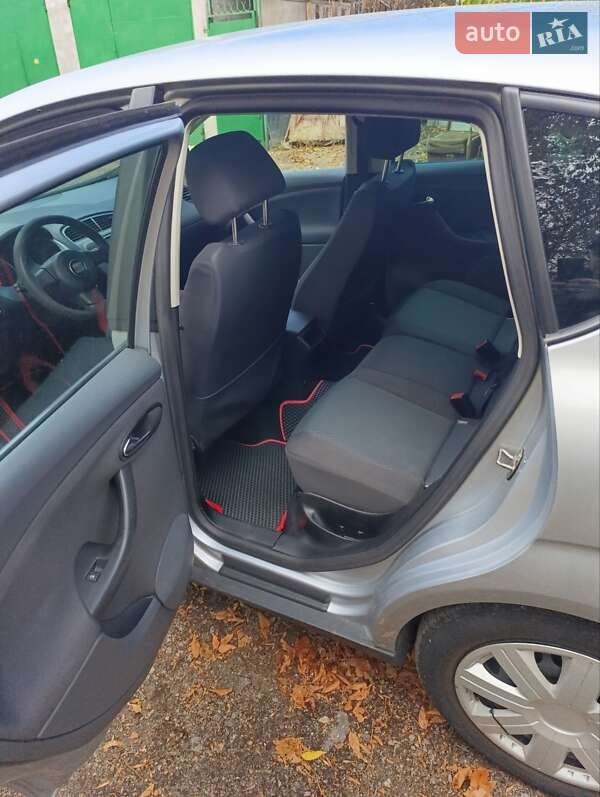 Хетчбек SEAT Toledo 2008 в Дніпрі фото 4 Хетчбек SEAT Toledo 2008 в Дніпрі