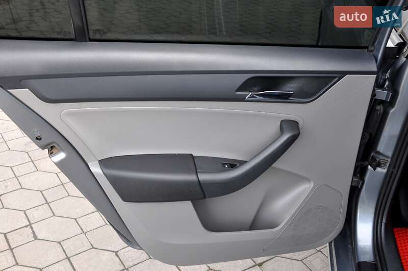 Ліфтбек SEAT Toledo 2013 в Львові фото 19 Ліфтбек SEAT Toledo 2013 в Львові