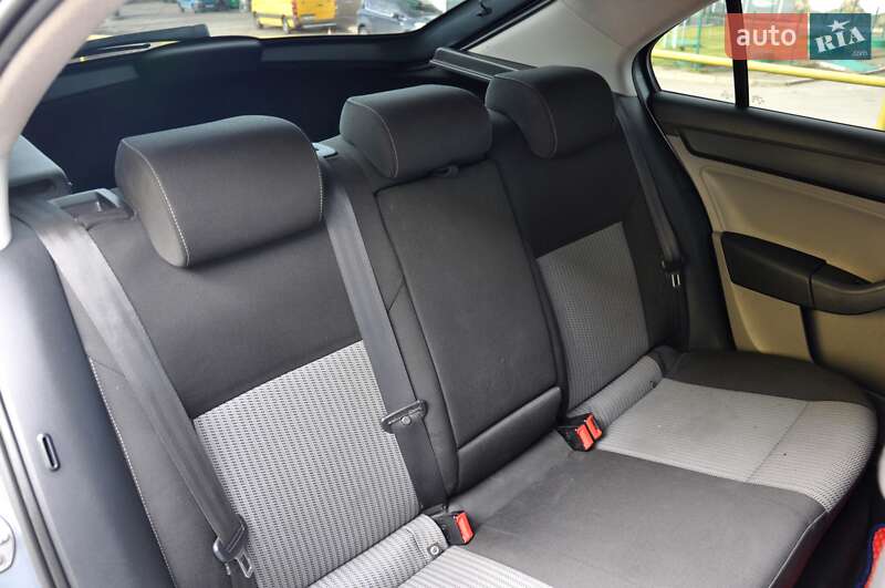 Ліфтбек SEAT Toledo 2013 в Львові фото 24 Ліфтбек SEAT Toledo 2013 в Львові