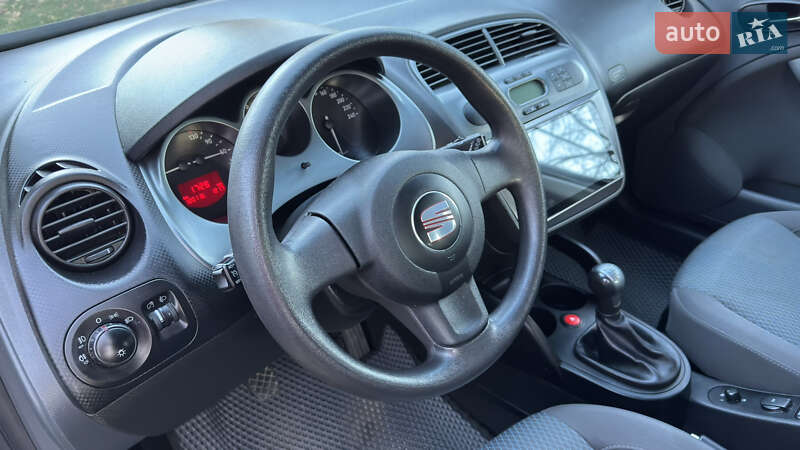 Хетчбек SEAT Toledo 2008 в Долині