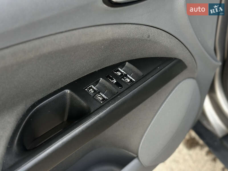 Хетчбек SEAT Toledo 2005 в Шептицькому фото 22 Хетчбек SEAT Toledo 2005 в Шептицькому