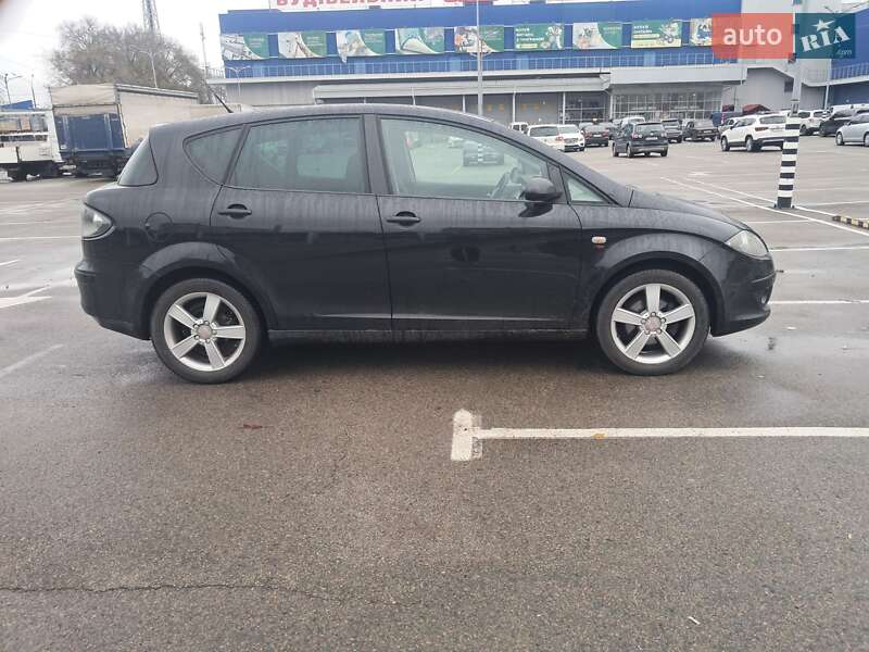 Хетчбек SEAT Toledo 2006 в Дніпрі