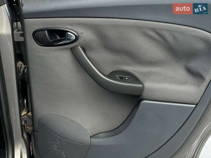 Хетчбек SEAT Toledo 2006 в Києві фото 42 Хетчбек SEAT Toledo 2006 в Києві