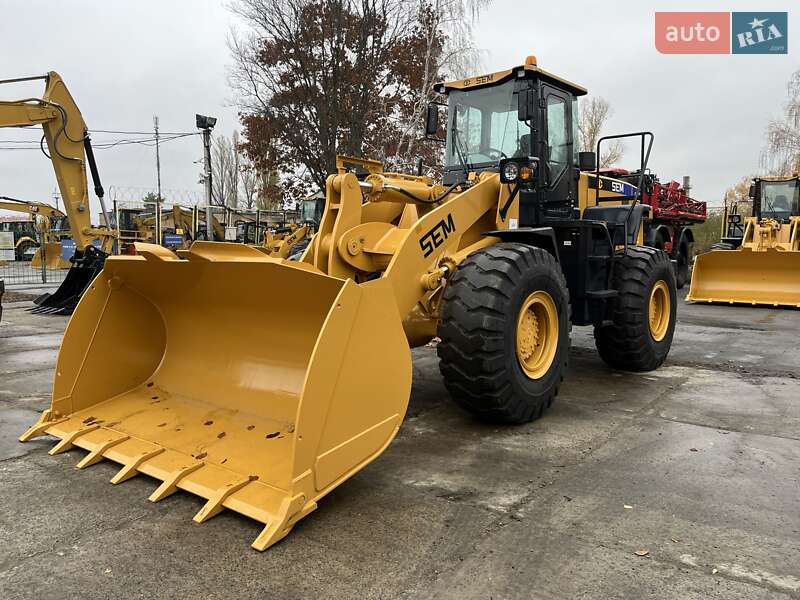 Фронтальный погрузчик SEM 655 2025 в Киеве