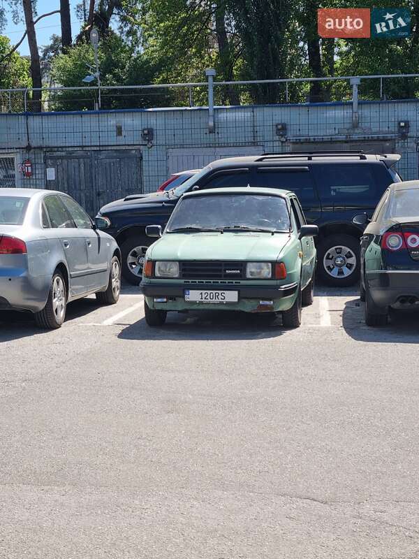 Skoda 120 1988 Skoda 120 1988