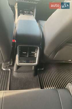 Позашляховик / Кросовер Skoda Enyaq iV 2022 в 