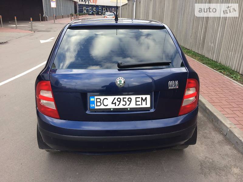 Хэтчбек Skoda Fabia 2004 в Луцке