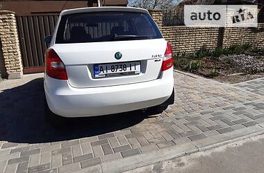 Седан Skoda Fabia 2011 в 