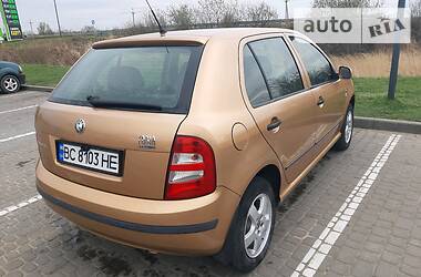 Хетчбек Skoda Fabia 2001 в 
