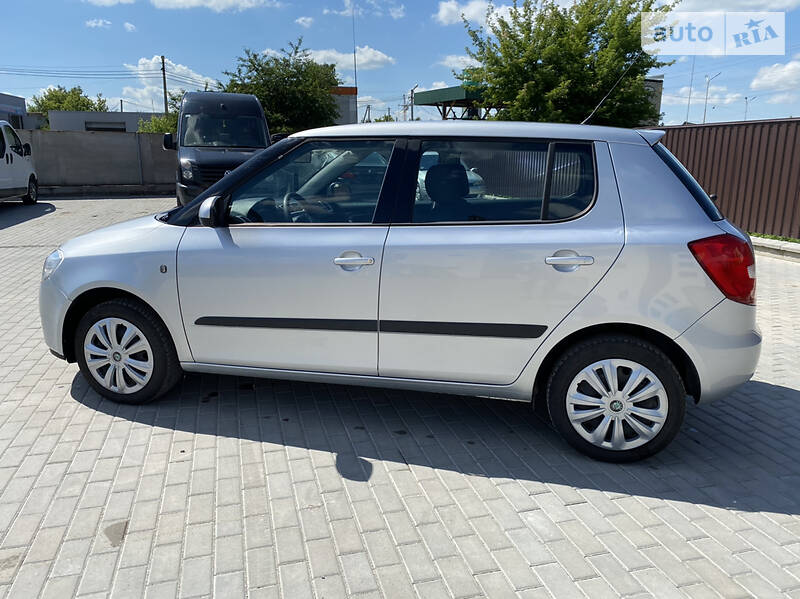 Хэтчбек Skoda Fabia 2009 в Староконстантинове