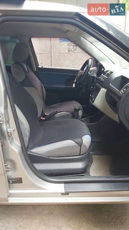 Хетчбек Skoda Fabia 2007 в Дніпрі